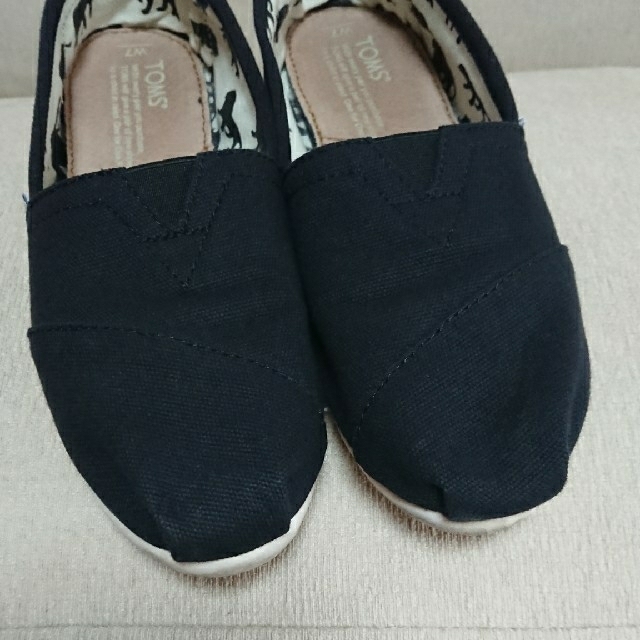 TOMS(トムズ)の(最終値下げ！！)TOMSトムス☆美品ブラックスリッポン(W7・24㎝) レディースの靴/シューズ(スリッポン/モカシン)の商品写真