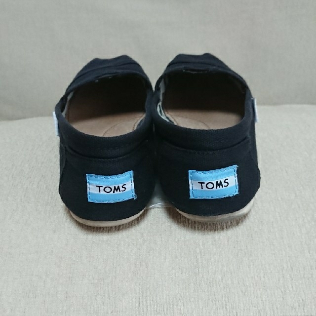 TOMS(トムズ)の(最終値下げ！！)TOMSトムス☆美品ブラックスリッポン(W7・24㎝) レディースの靴/シューズ(スリッポン/モカシン)の商品写真