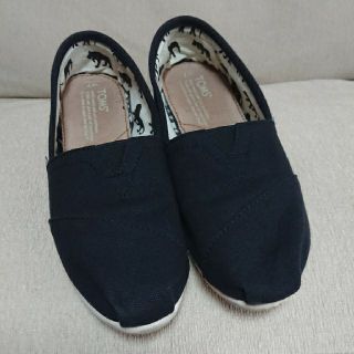 トムズ(TOMS)の(最終値下げ！！)TOMSトムス☆美品ブラックスリッポン(W7・24㎝)(スリッポン/モカシン)