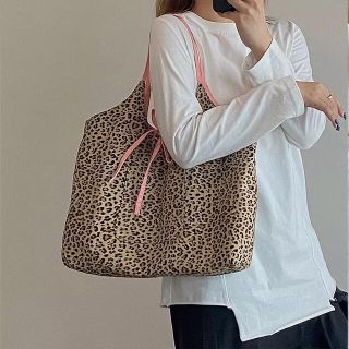 ザラ(ZARA)のレオパードピンクトートバッグ(トートバッグ)