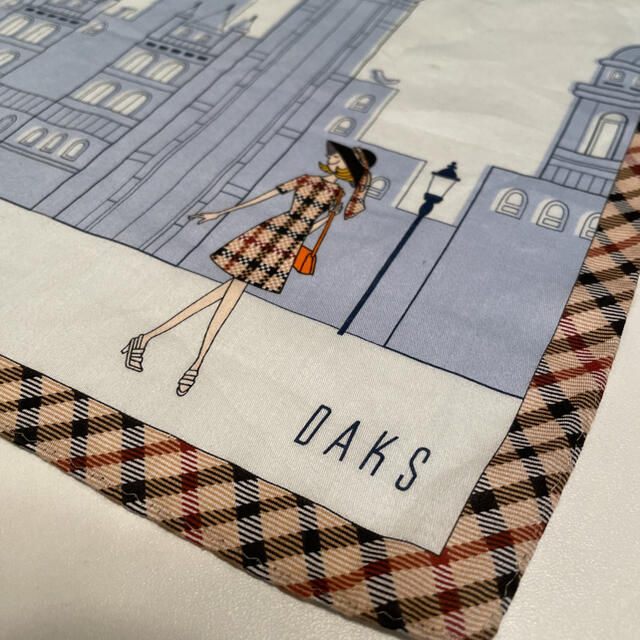 BURBERRY(バーバリー)の中古品　バーバリーとDAKS ハンカチ　２枚 レディースのファッション小物(ハンカチ)の商品写真