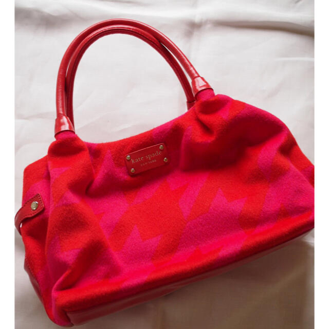 kate spade new york(ケイトスペードニューヨーク)のSALEビビッドピンク♡オレンジ美品レア　ケイトスペードbag シャギー　千鳥柄 レディースのバッグ(ハンドバッグ)の商品写真