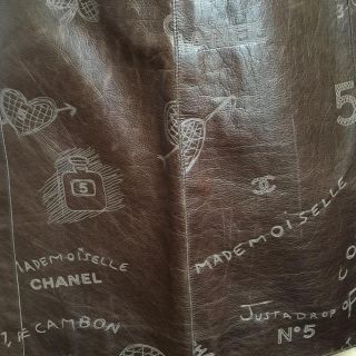 シャネル(CHANEL)の泣いても😢、笑っても😀手に入らないCHANELアイコン全揃いレザースカート✨(ひざ丈スカート)