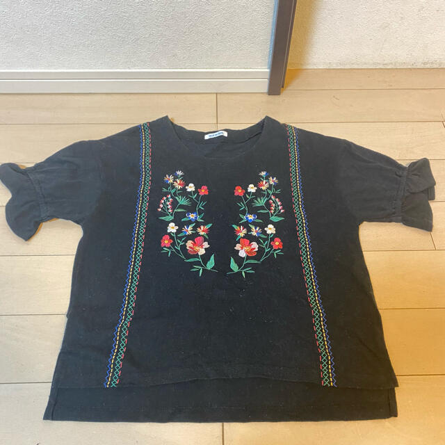 OLIVEdesOLIVE(オリーブデオリーブ)の（580）花柄刺繍 ブラック カットソー Mサイズ レディースのトップス(Tシャツ(半袖/袖なし))の商品写真