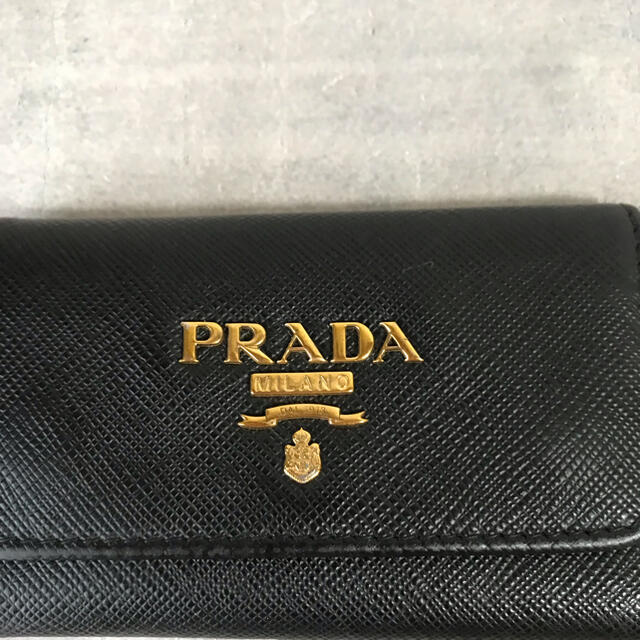 PRADA(プラダ)のPRADA プラダ サフィアーノ　レザー　キーケース　ブラック レディースのファッション小物(キーケース)の商品写真