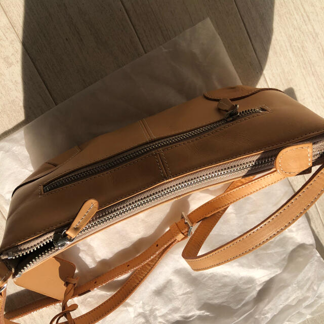MUJI (無印良品)(ムジルシリョウヒン)のヌメ革ショルダーバッグ 未使用 YUJIASAI レディースのバッグ(ショルダーバッグ)の商品写真