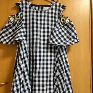 チェスティ(Chesty)のチェスティ チェック オフショルダー ワンピース 美品 カーディガン(ひざ丈ワンピース)