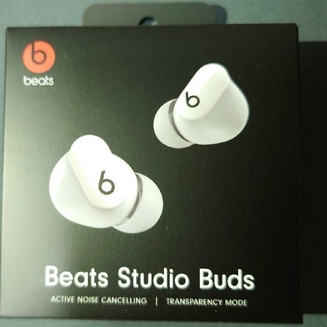 beats studio buds　ホワイト