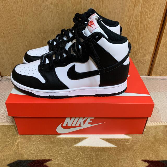 NIKE WMNS DUNK HIGH "BLACK AND WHITE" 28