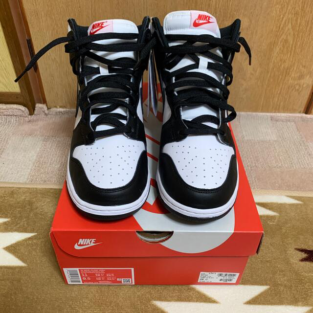 NIKE WMNS DUNK HIGH "BLACK AND WHITE" 28