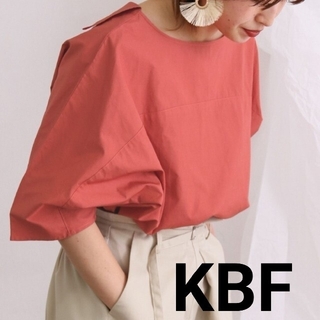 ケービーエフ(KBF)の極美品 KBF ドルマンスリーブブラウス 赤 ケービーエフ(シャツ/ブラウス(半袖/袖なし))