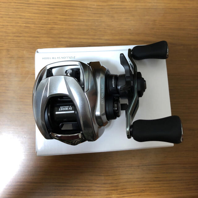 DAIWA(ダイワ)の21 ZILLION SV TW 1000H スポーツ/アウトドアのフィッシング(リール)の商品写真