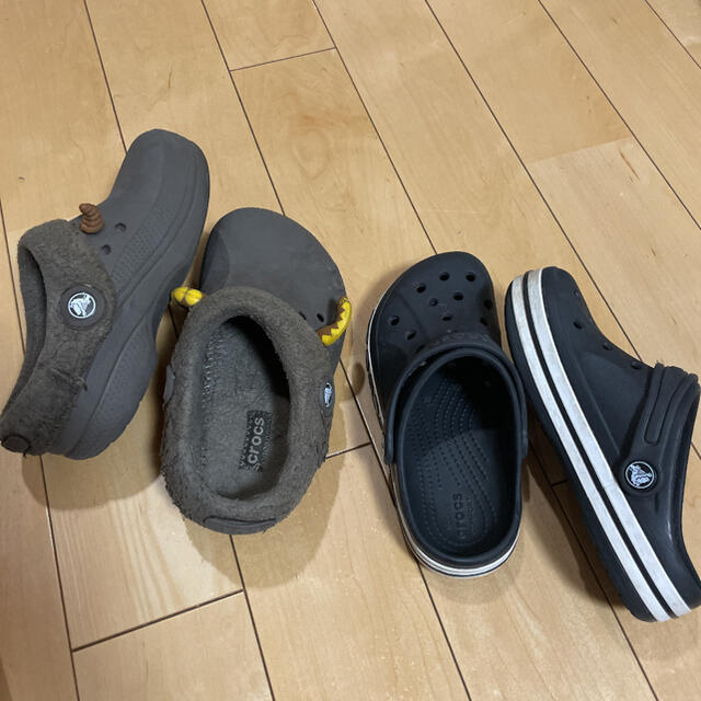 crocs(クロックス)のクロックスキッズ　夏用、冬用　2足セット キッズ/ベビー/マタニティのキッズ靴/シューズ(15cm~)(サンダル)の商品写真