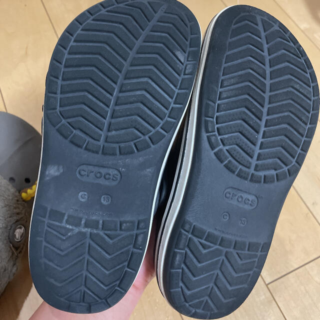 crocs(クロックス)のクロックスキッズ　夏用、冬用　2足セット キッズ/ベビー/マタニティのキッズ靴/シューズ(15cm~)(サンダル)の商品写真