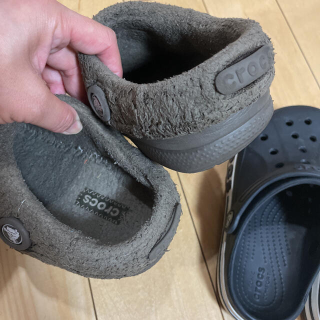 crocs(クロックス)のクロックスキッズ　夏用、冬用　2足セット キッズ/ベビー/マタニティのキッズ靴/シューズ(15cm~)(サンダル)の商品写真