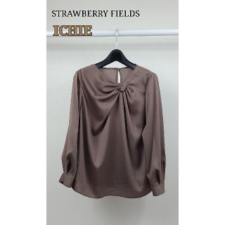 ストロベリーフィールズ(STRAWBERRY-FIELDS)の美品♪　STRAWBERRY FIELDS　ブラウス(シャツ/ブラウス(長袖/七分))