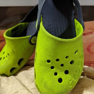 クロックス(crocs)のCROCS/17.5cm バイカラー　サンダル(サンダル)