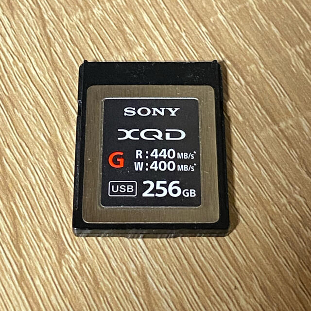 SONY(ソニー)の【最終値下げ】SONY XQDメモリー 256GB スマホ/家電/カメラのカメラ(その他)の商品写真