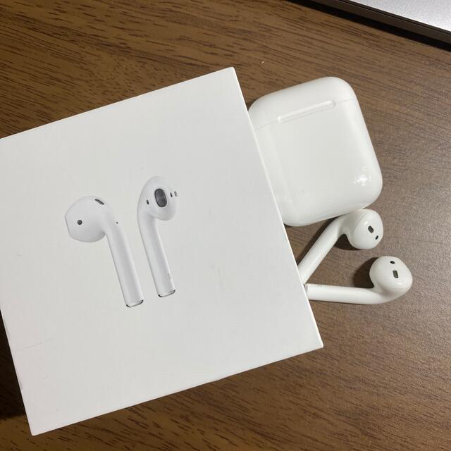 Apple(アップル)のApple AirPods  正規品 スマホ/家電/カメラのオーディオ機器(ヘッドフォン/イヤフォン)の商品写真