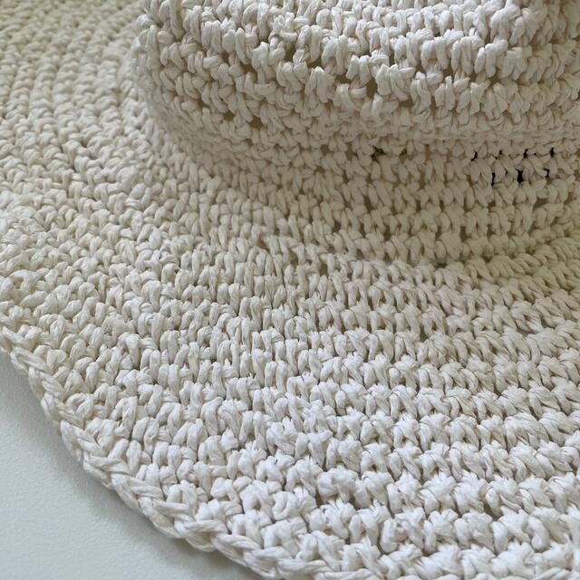 H&M(エイチアンドエム)のバケットハット　麦わら帽子　ホワイト レディースの帽子(ハット)の商品写真