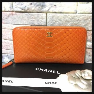 CHANEL 激レア　パイソン　マゼンタカラー　長財布