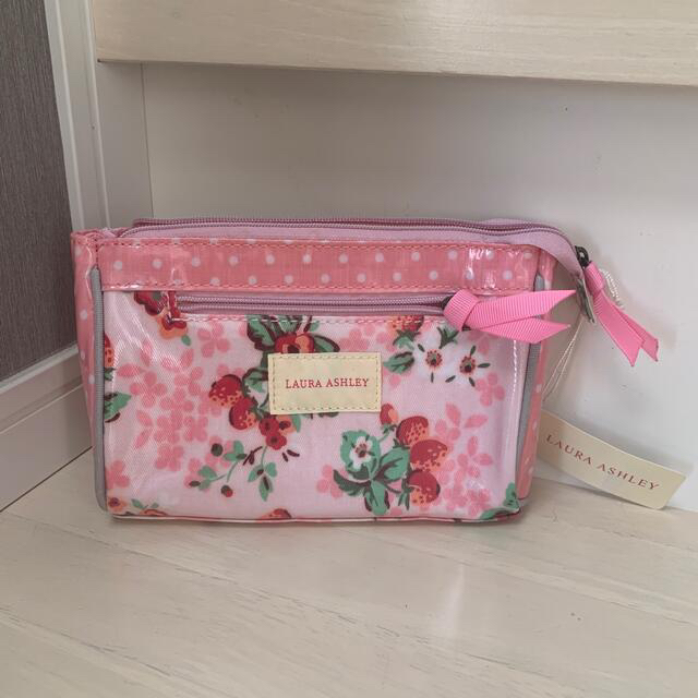 LAURA ASHLEY(ローラアシュレイ)の新品　未使用　ローラーアシュレイ　LAURA ASHLEY ビニール ポーチ  レディースのファッション小物(ポーチ)の商品写真