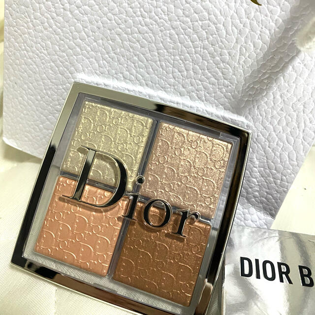 Dior バックステージ　フェイスグロウパレット 002