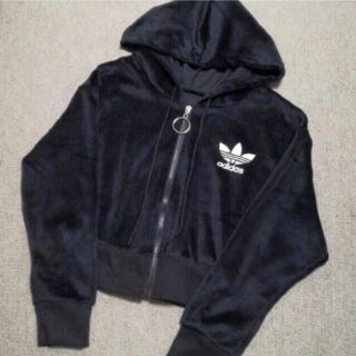 アディダス(adidas)のadidasパーカー(パーカー)