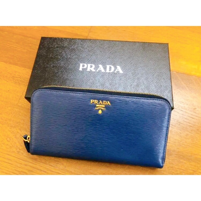 プラダ　長財布　Vitello Move ラウンドファスナー　PRADA