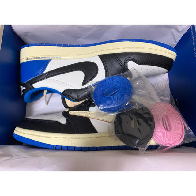 【日本未発売】 NIKE - NIKE エアジョーダン1 low travisscott fragment スニーカー 【日本未発売】 NIKE - NIKE エアジョーダン1 low travisscott fragment スニーカー