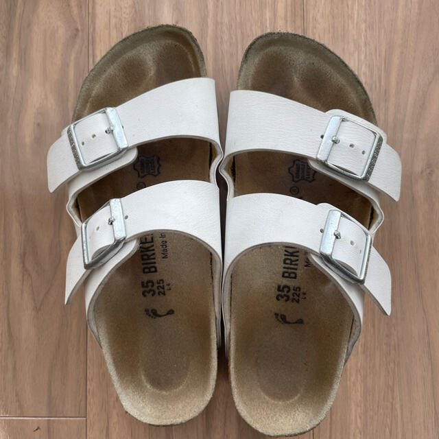 BIRKENSTOCK(ビルケンシュトック)のビルケンシュトック　BIRKENSTOCK アリゾナ　35 ホワイト レディースの靴/シューズ(サンダル)の商品写真