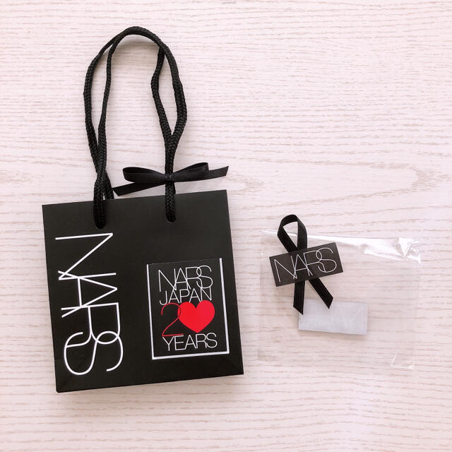 NARS(ナーズ)のナーズ　ショップ袋　ショッパー　袋　シール　リボン　ラッピング レディースのバッグ(ショップ袋)の商品写真