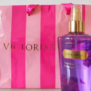 ヴィクトリアズシークレット(Victoria's Secret)のヴィクトリアシークレット ボディミスト ラブスペル  250mL(その他)