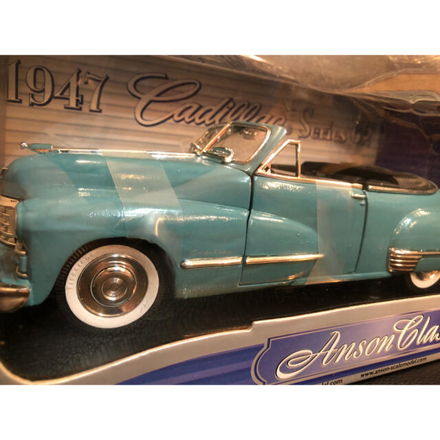 Cadillac(キャデラック)の1:18 1947 Cadillac Series 62 キャデラック ミニカー エンタメ/ホビーのおもちゃ/ぬいぐるみ(ミニカー)の商品写真