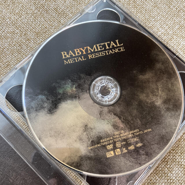 BABYMETAL(ベビーメタル)のBABYMETAL METAL RESISTANCE 初回限定盤 DVD付 エンタメ/ホビーのCD(ポップス/ロック(邦楽))の商品写真