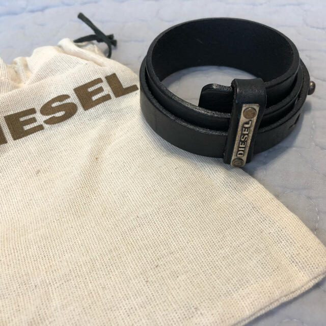 DIESEL(ディーゼル)のディーゼル　皮アクセ　ブレスレット メンズのアクセサリー(ブレスレット)の商品写真