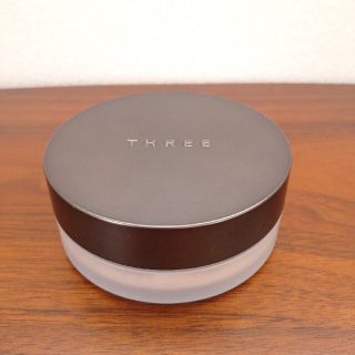 スリー(THREE)のthreeスムースオペレーター01(フェイスパウダー)