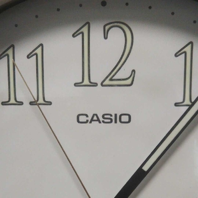 CASIO(カシオ)のCASIO光る掛時計 インテリア/住まい/日用品のインテリア小物(掛時計/柱時計)の商品写真