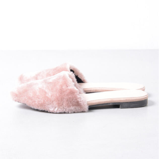 DIANA(ダイアナ)の【新品】ピンク　ファー　フラットミュール レディースの靴/シューズ(ミュール)の商品写真