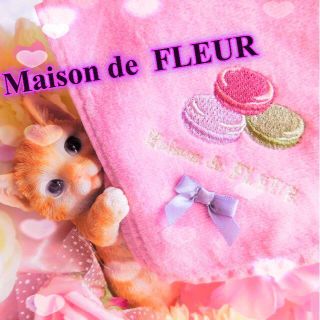 メゾンドフルール(Maison de FLEUR)のメゾンドフルール　マカロン刺繍タオルハンカチ　ローズ　新品未使用(ハンカチ)