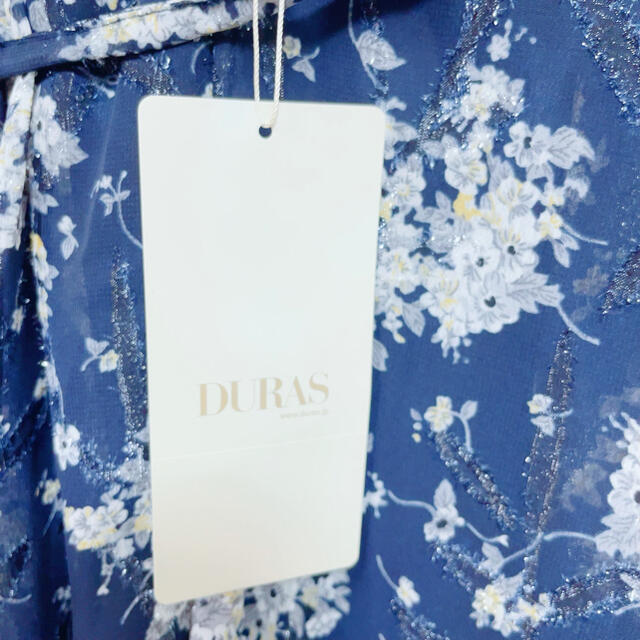 DURAS(デュラス)の新品タグ付　定価14,000円　DURAS 花柄ワンピース ネイビー レディースのワンピース(ひざ丈ワンピース)の商品写真