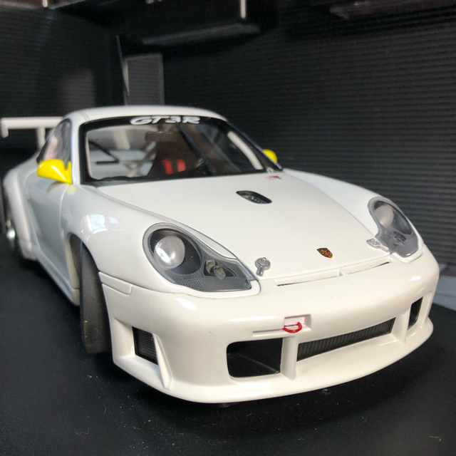 未展示品 オートアート 1/18 ポルシェ 911 GT3R | www.jarussi.com.br