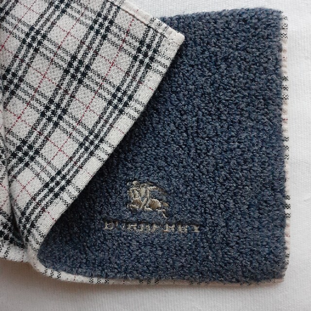 BURBERRY　　タオルハンカチ　中古 レディースのファッション小物(ハンカチ)の商品写真