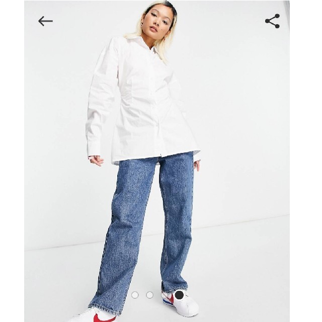 asos(エイソス)のasos  ホワイト　バックオープン　シャツ レディースのトップス(シャツ/ブラウス(長袖/七分))の商品写真