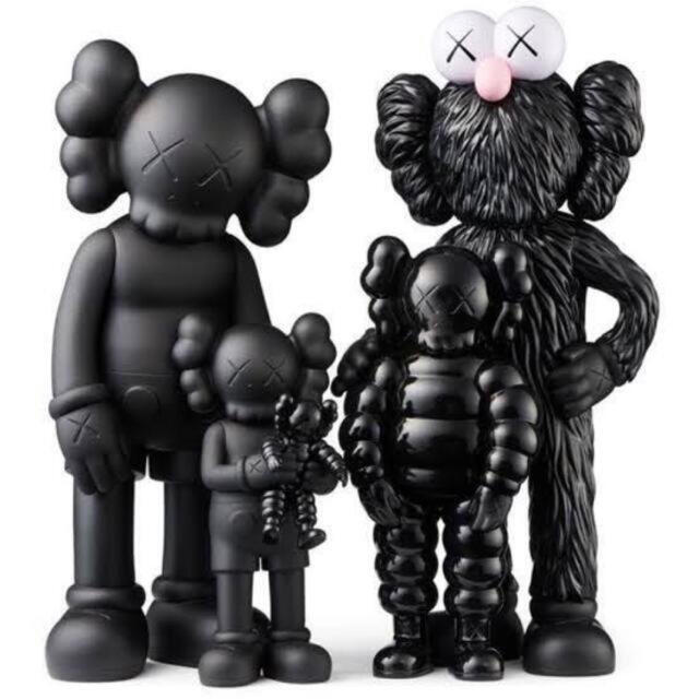 エンタメ/ホビーKAWS FAMILY BLACK KAWS TOKYO