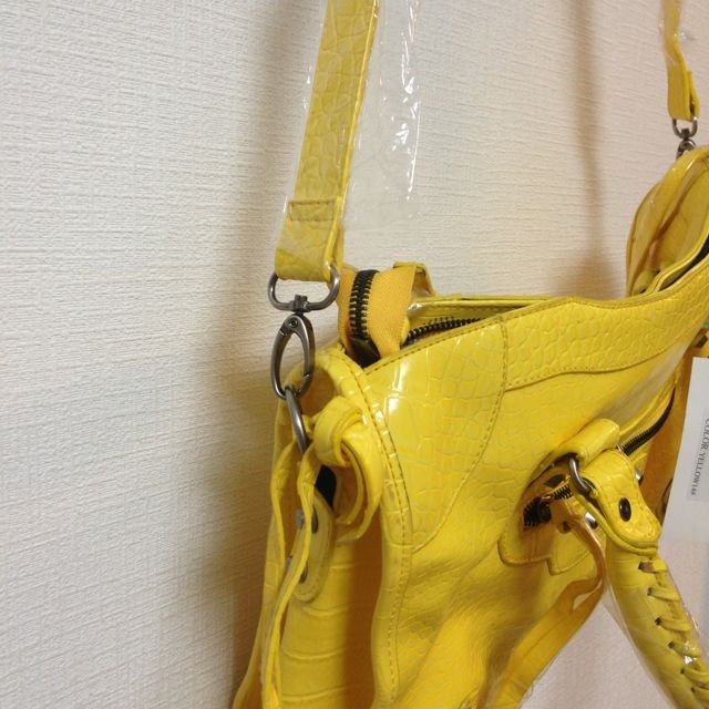ネオンイエロー バッグ レディースのバッグ(ショルダーバッグ)の商品写真