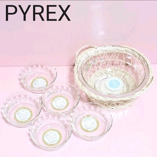パイレックス(Pyrex)のパイレックスⓇ  ボウル＆小鉢セット  (小花柄)(調理道具/製菓道具)