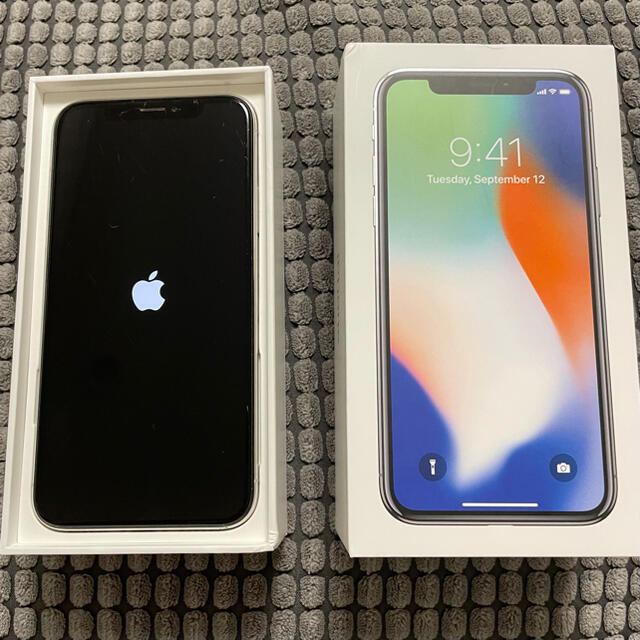 iPhone X Silver 64 GB docomo アンロック済み