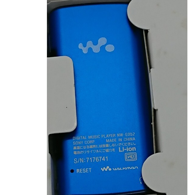 WALKMAN(ウォークマン)のSony ウォークマン Eシリーズ　2GB ブルー NW-E052/L スマホ/家電/カメラのオーディオ機器(その他)の商品写真