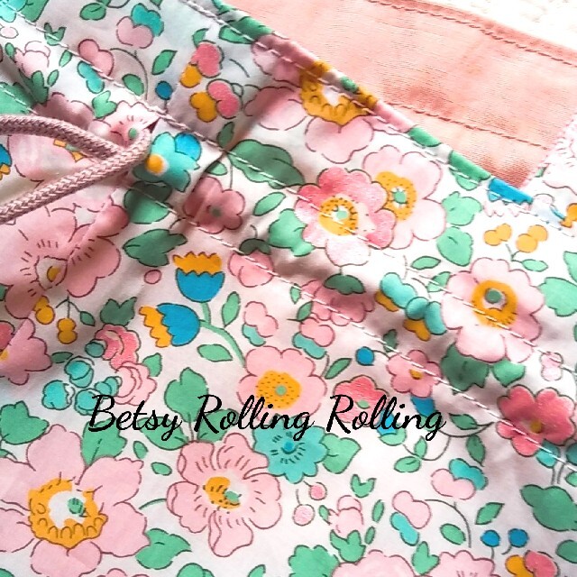 ☆彡リバティ　ベッツィrollingrolling   持ち手付巾着Ｌ 体操服袋 ハンドメイドのキッズ/ベビー(外出用品)の商品写真